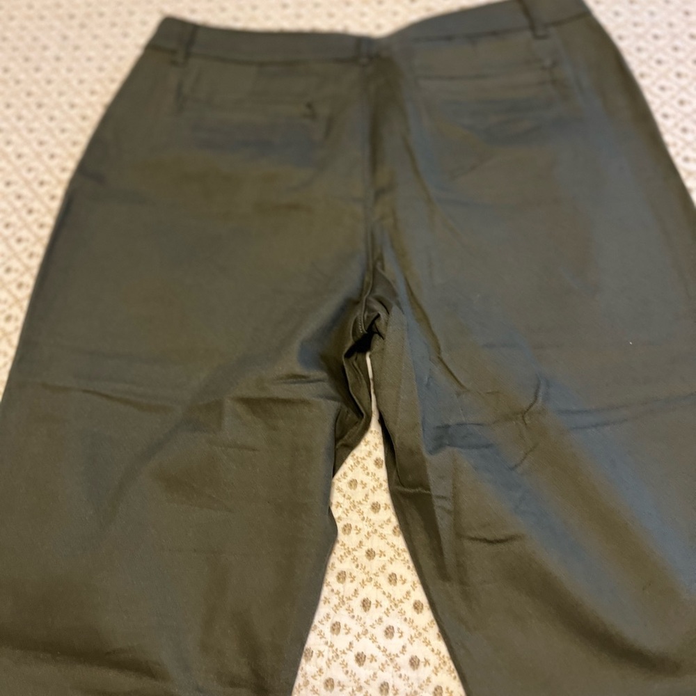 Women’s olive green crops